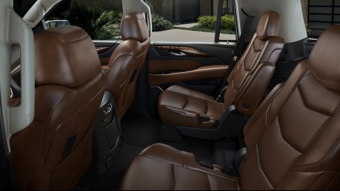 Cadillac introduceert de nieuwe Escalade 6.2 V8 model 2015, die begin volgend jaar op de markt komt.